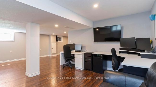 21725 Adelaide Rd, House other with 3 bedrooms, 1 bathrooms and 10 parking in Mount Brydges ON | Image 21