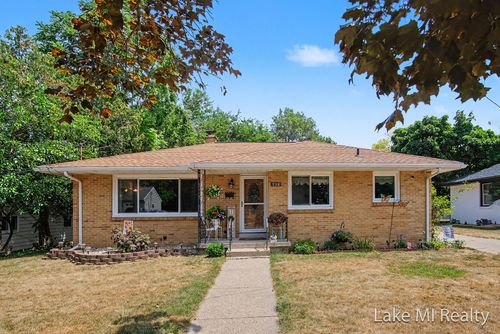 938 Calvary Ave Nw, Grand Rapids, MI, 49504-3972 | Card Image
