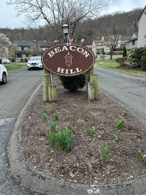 12-12 Avon Ct, Beacon Falls, CT, 06403-4923 | Card Image