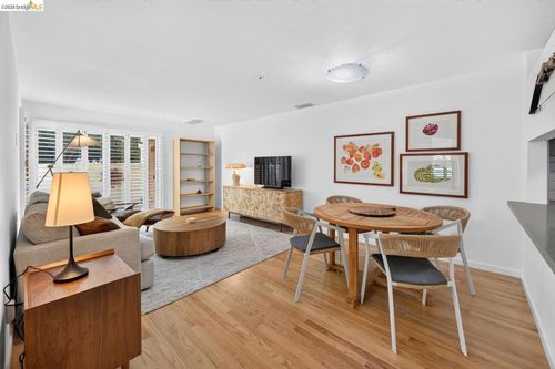 911 S Villa Way, Walnut Creek, CA, 94595-1475 | Card Image