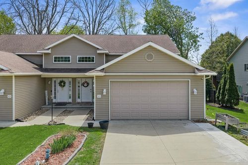 425 14th Ave, Baraboo, WI, 53913-1331 | Card Image