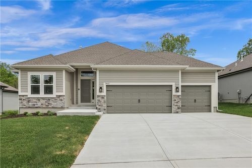 9431 N Belton Ave, Kansas City, MO, 64154-1132 | Card Image