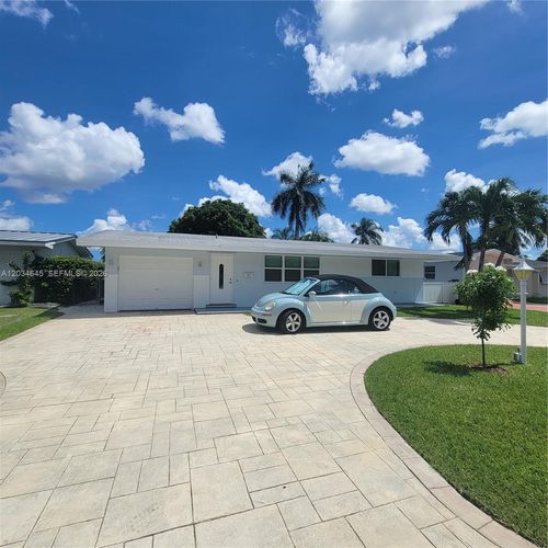 1211 Nw 87th Way, Pembroke Pines, FL, 33024-4736 | Card Image