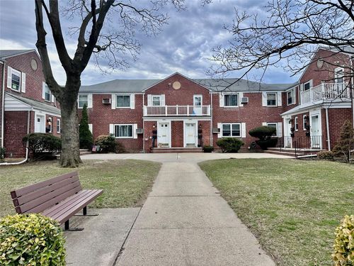 gv31-25555 75th Ave, Glen Oaks, NY, 11004-1116 | Card Image