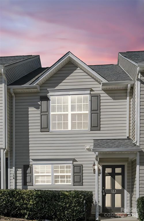123 Silhouette Dr, Greensboro, NC, 27405-2961 | Card Image