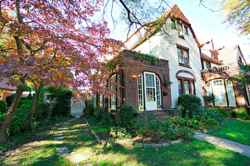 61 Summer St, Forest Hills, NY, 11375-6035 | Card Image