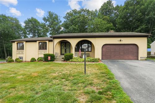 160 Elena St, Cranston, RI, 02920-4325 | Card Image