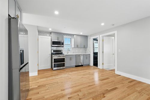 61 Howard St, Sleepy Hollow, NY, 10591-2216 | Card Image