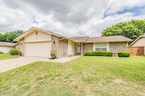 705 Salem Dr, Arlington, TX, 76014-3021 | Card Image