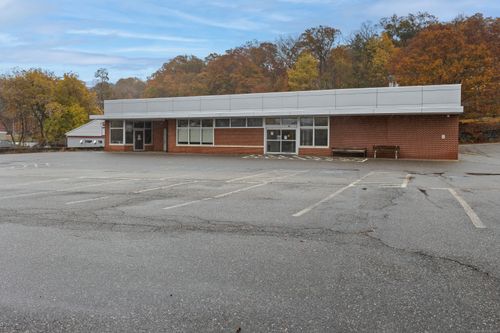 6 S Main St, Putnam, CT, 06260-1906 | Card Image