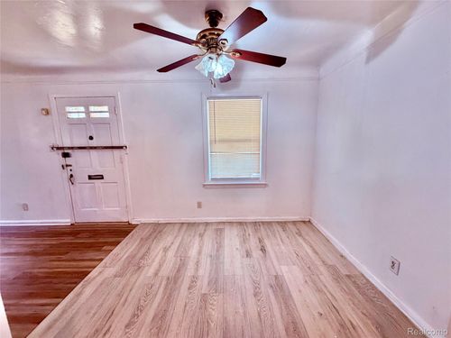 18081 Strasburg St, Detroit, MI, 48205-2628 | Card Image