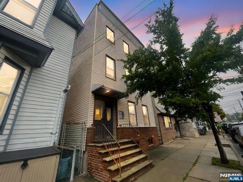 422 John St, East Newark, NJ, 07029-2891 | Card Image