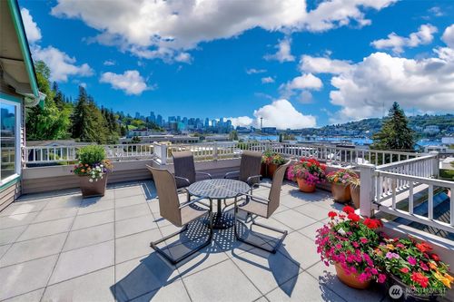 201-1906 Franklin Pl E, Seattle, WA, 98102-3627 | Card Image