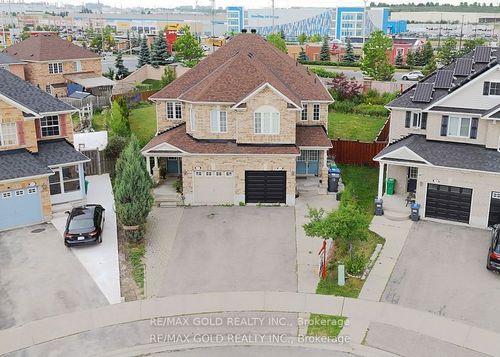28 Jingle Cres, Brampton, ON, L6S0B2 | Card Image