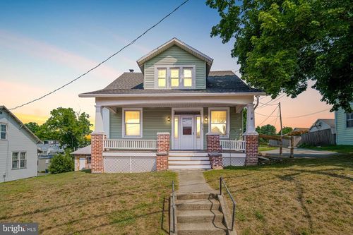 33 W Maple St, East Prospect, PA, 17317-7000 | Card Image