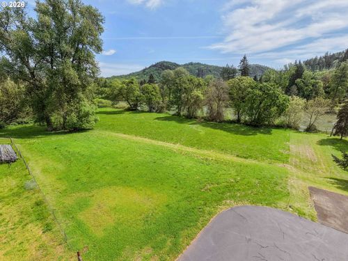 2301-0 Old Del Rio Rd, Roseburg, OR, 97471 | Card Image