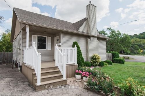 13 New Mountain Rd, Stoney Creek, ON, L8G2R4 | Card Image