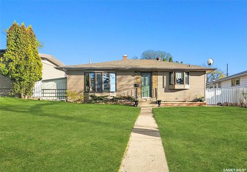 1406 Ashley Drive, Swift Current, SK, S9H1N5 | Card Image