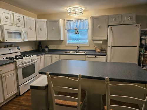 unit-7-20 Cable Ave, Salisbury, MA, 01952-2743 | Card Image
