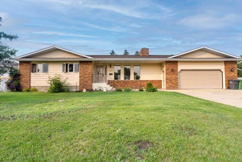 5825 52 Street, Wetaskiwin, AB, T9A2W5 | Card Image