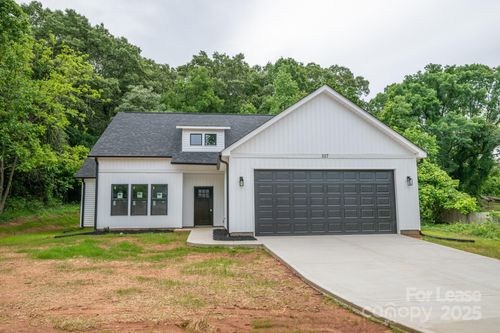 117 Chavis Ln, Lincolnton, NC, 28092-7740 | Card Image