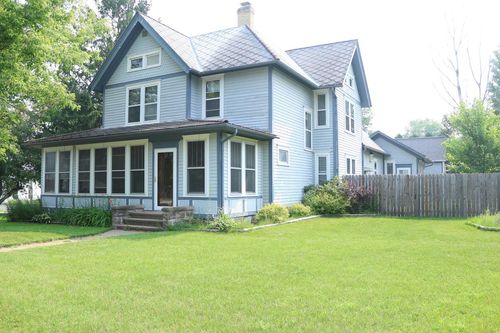 300 S Pine Street, WEYAUWEGA, WI, 54983 | Card Image
