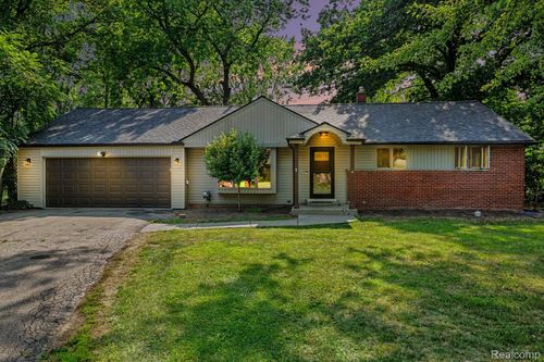 21056 Balfour St, Clinton Twp, MI, 48036-1505 | Card Image