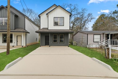 8687 Sassafras St, Willis, TX, 77318-7628 | Card Image