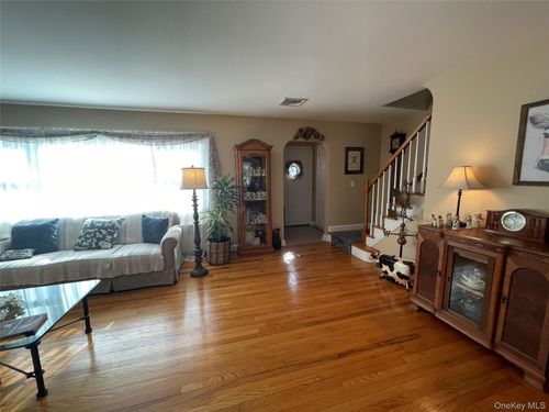 4 Sylvan Way, Suffern, NY, 10901-4806 | Card Image