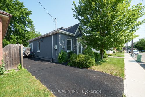 102 Sydenham St, Brantford, ON, N3R3Y6 | Card Image