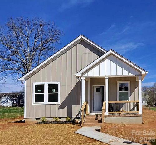 2616 Main Avenue Dr Nw, Hickory, NC, 28601-5636 | Card Image