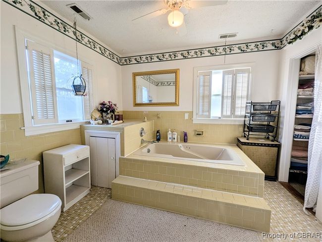 Full 2nd level Bathroom | Image 30