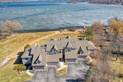 N24W30375 Crystal Springs Dr, Pewaukee, WI, 53072-4274 | Card Image