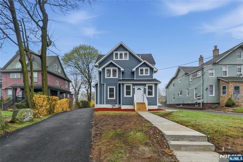 82 Grove St, Montclair, NJ, 07042-3708 | Card Image