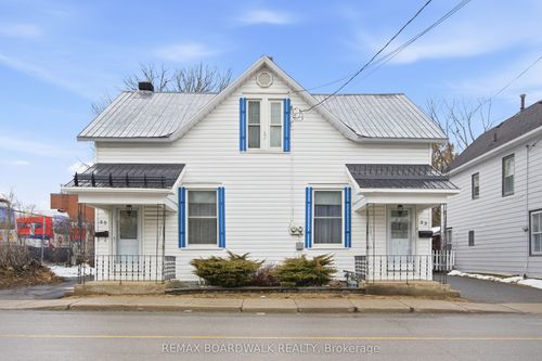 33-35 Victoria St, Carleton Place, ON, K7C2W2 | Card Image