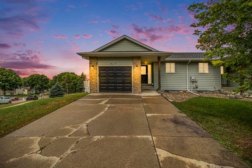 3072 E Bragstad Dr, Sioux Falls, SD, 57103-4041 | Card Image