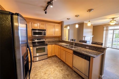 5674 Acorn Ln, Sterling Heights, MI, 48314-3164 | Card Image