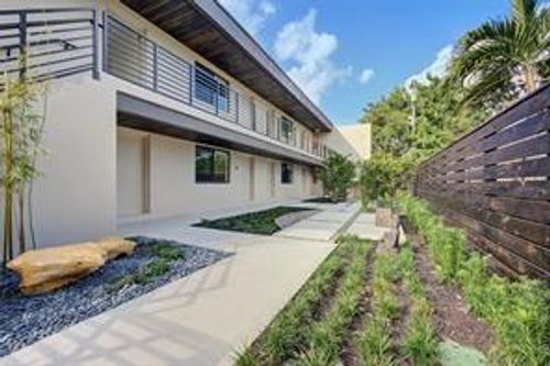 apt-4-1273 Ne 38th St, Oakland Park, FL, 33334-4563 | Card Image