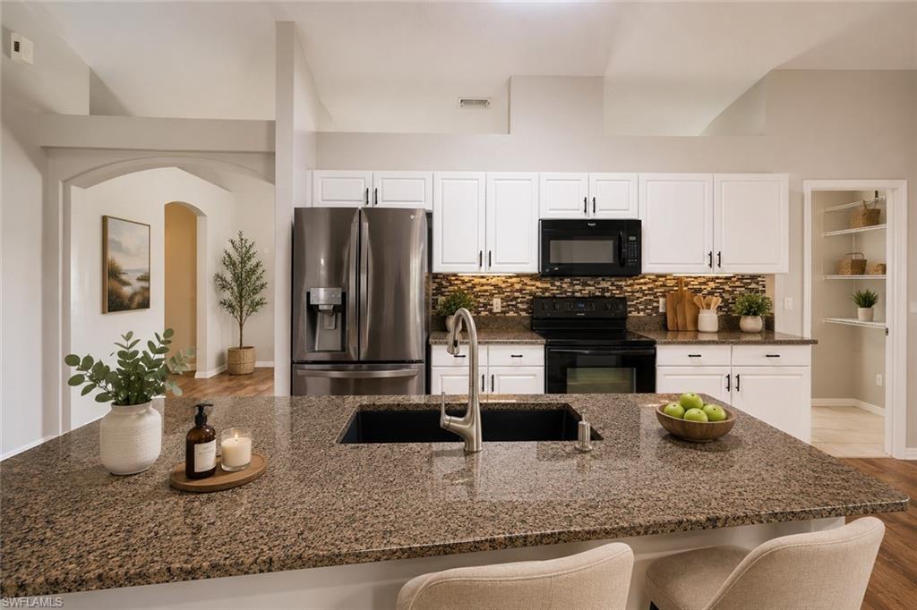 Residential in NAPLES 4