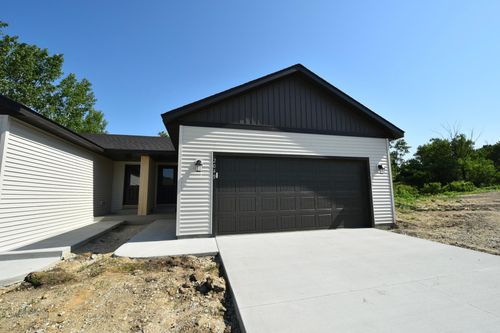 2049 20th St, Zumbrota, MN, 55992-5171 | Card Image