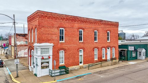 233 5th St, Lacon, IL, 61540-1207 | Card Image