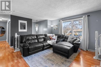 422 Hull Cres, House other with 4 bedrooms, 3 bathrooms and null parking in Saskatoon SK | Image 3