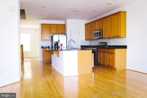44035 Peirosa Ter, CHANTILLY, VA, 20152-6124 | Card Image