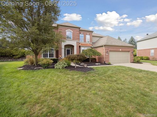 49018 Freestone Dr, Northville, MI, 48168-8004 | Card Image