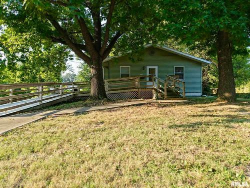 724 Division St, Benton, IL, 62812-1669 | Card Image