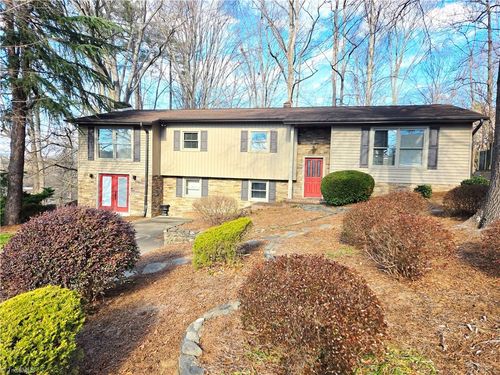 1524 Holly Cir, Wilkesboro, NC, 28697-2623 | Card Image