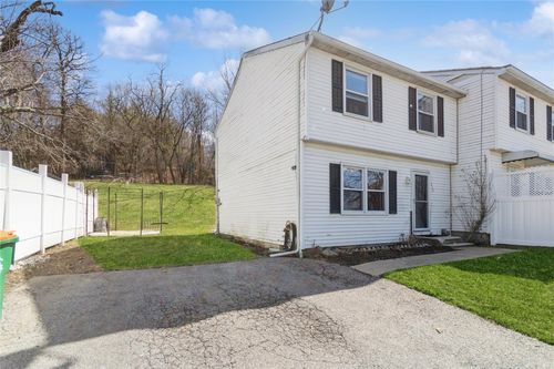 416 River St, Beacon, NY, 12508-2514 | Card Image