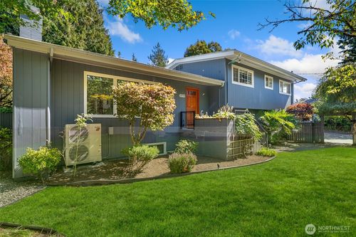 18704 58th Ave Ne, Kenmore, WA, 98028-8723 | Card Image