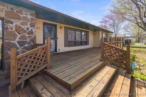 526 N Adair St, Vinita, OK, 74301-1215 | Card Image
