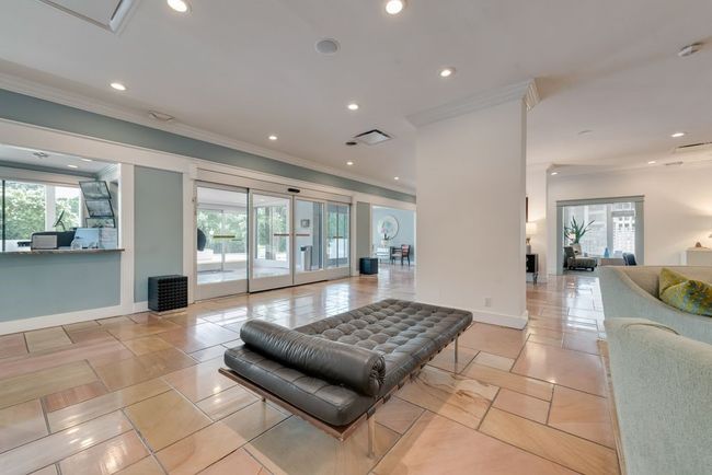 Lobby adjacent to Concierge station. | Image 18